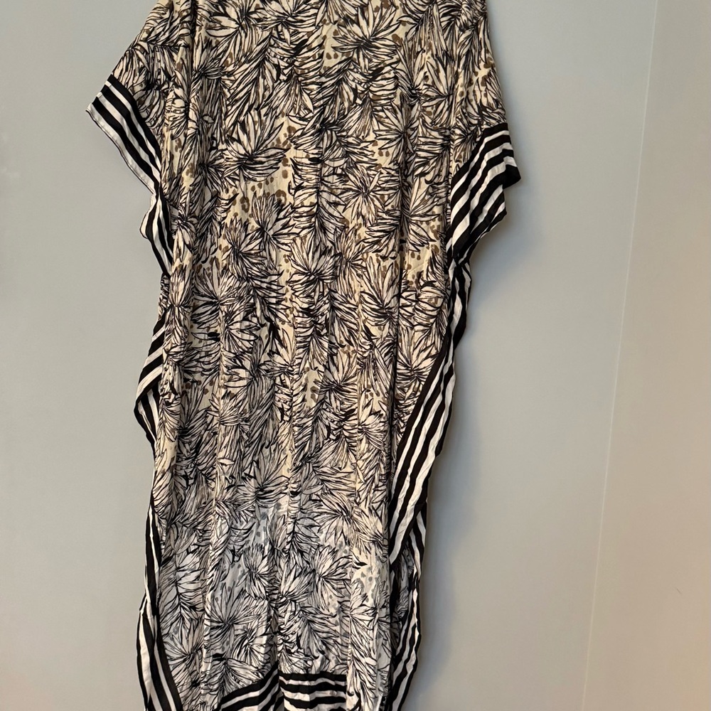 Steve Madden Swim Cover in Black and Cream Perfect for Resort Beach Cruise - Picture 5 of 6